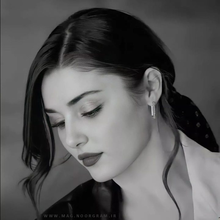 عکس چهره دختر سیاه و سفید برای پروفایل